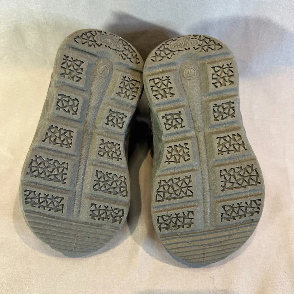 Oshkosh B'Gosh Abe Play Toddler 8 M Strappy Gray Red Textile Closed Toe Sandals